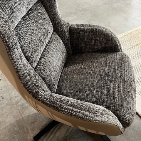 Mecam Gilbert DV8 fauteuil in stof met voetbank/poef - 4